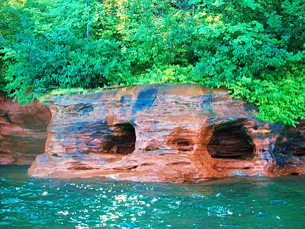 Apostle Islands Sea Caves. Lunch Cave